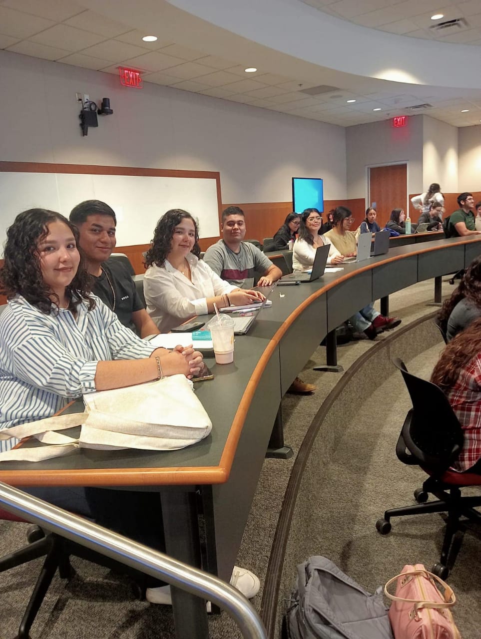 Estudiantes de la UAT realizan prácticas de enfermería en Universidad Texas A&M en Laredo.