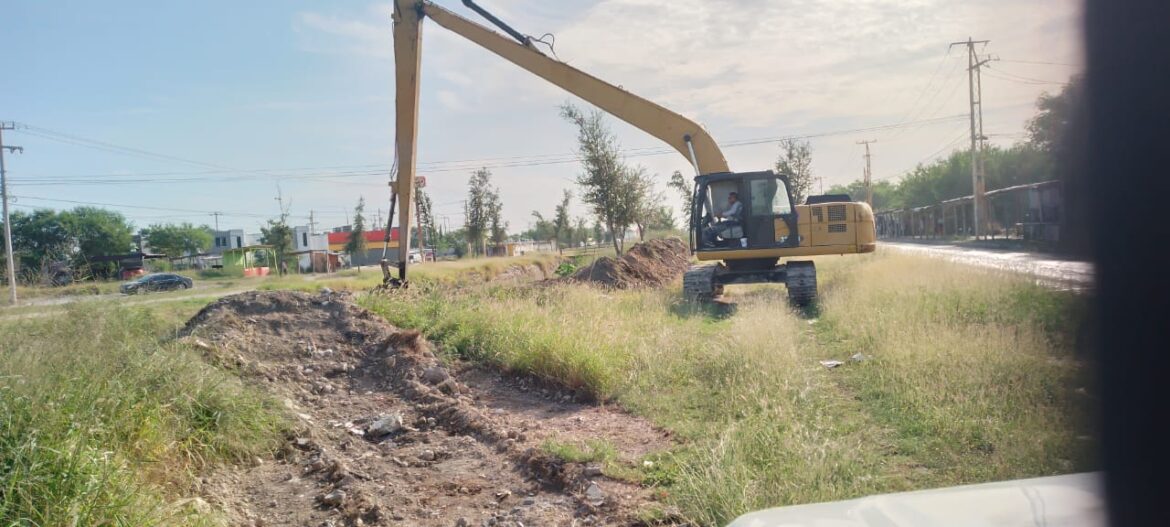 Desazolva Gobierno de Reynosa dren Los Almendros