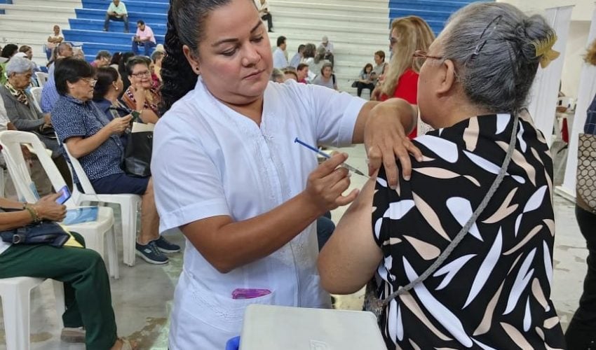 EXHORTA SALUD A LA POBLACIÓN A VACUNARSE CONTRA INFLUENZA, COVID Y NEUMOCOCO