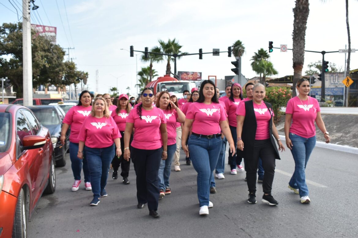 Concientizan con caminata por el Día de la lucha contra el cáncer de mama