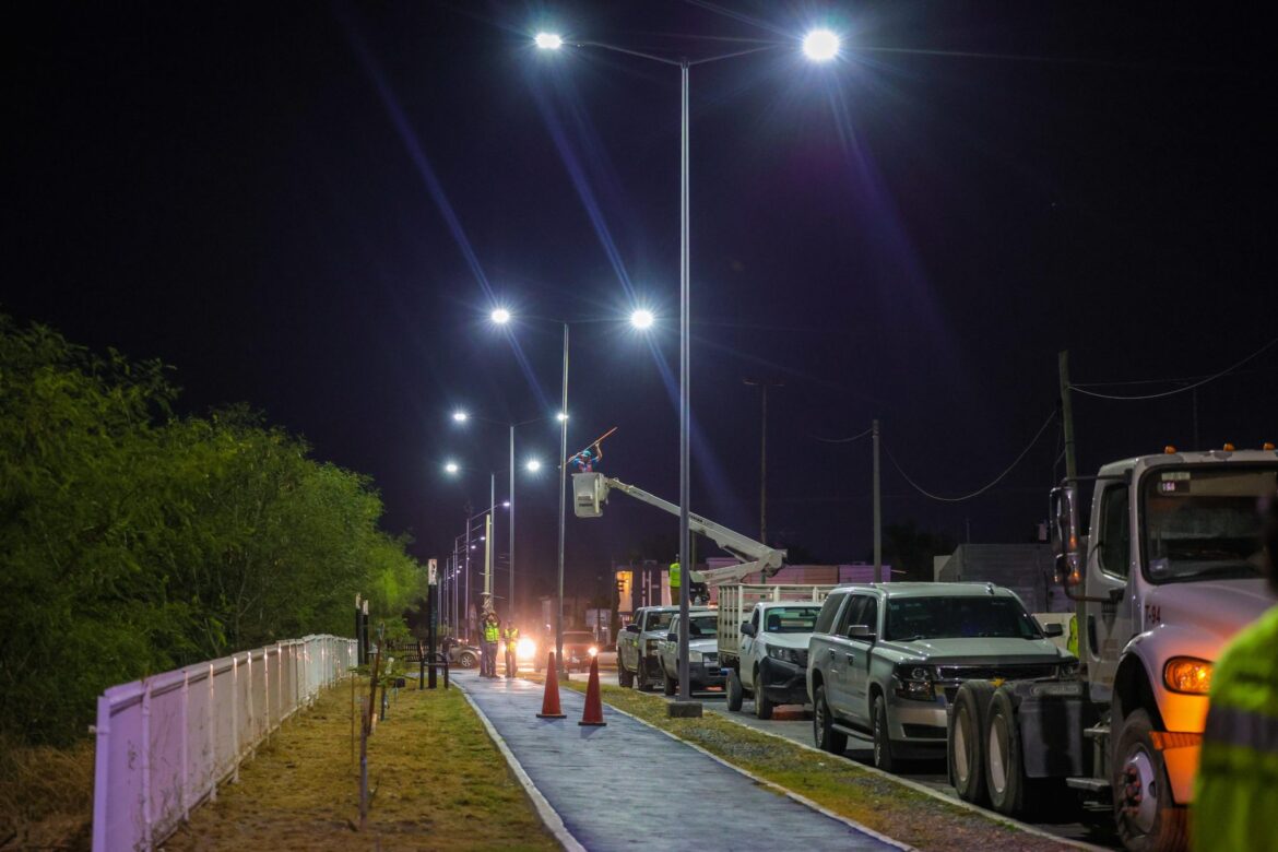 Alumbra Gobierno de Carlos Peña Ortiz 15 cuadras en Parque Lineal Jarachina Sur