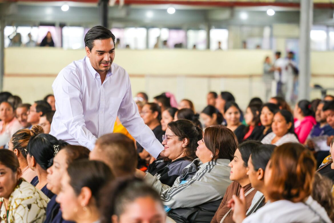 Dieron inicio al Registro de Becas el Alcalde Carlos Peña Ortiz y el Senador José Ramón Gómez Leal