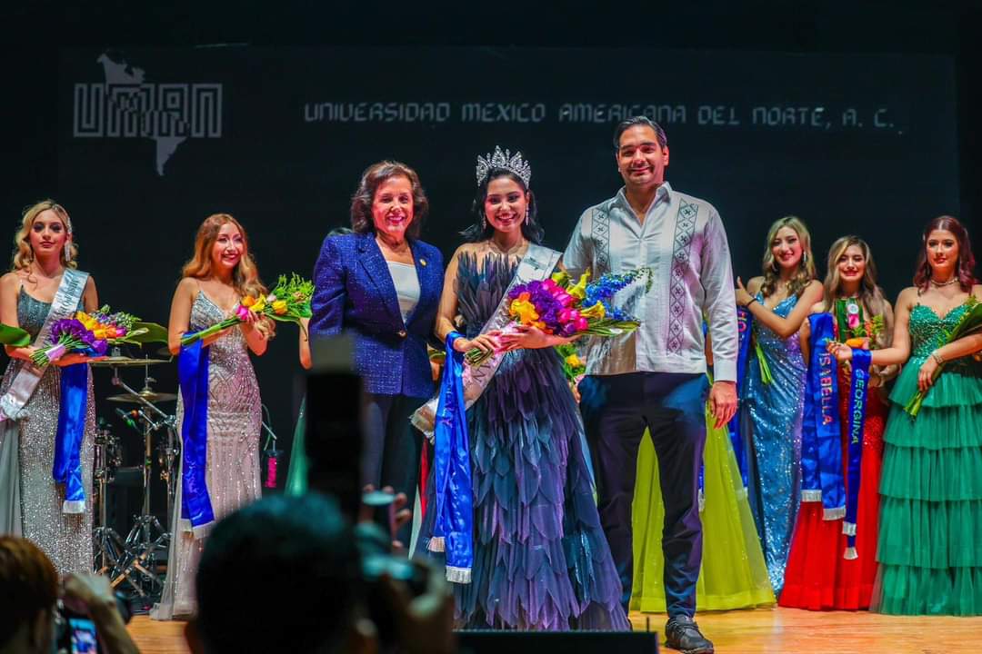 Coronó Carlos Peña Ortiz a Reina Universitaria en Reynosa