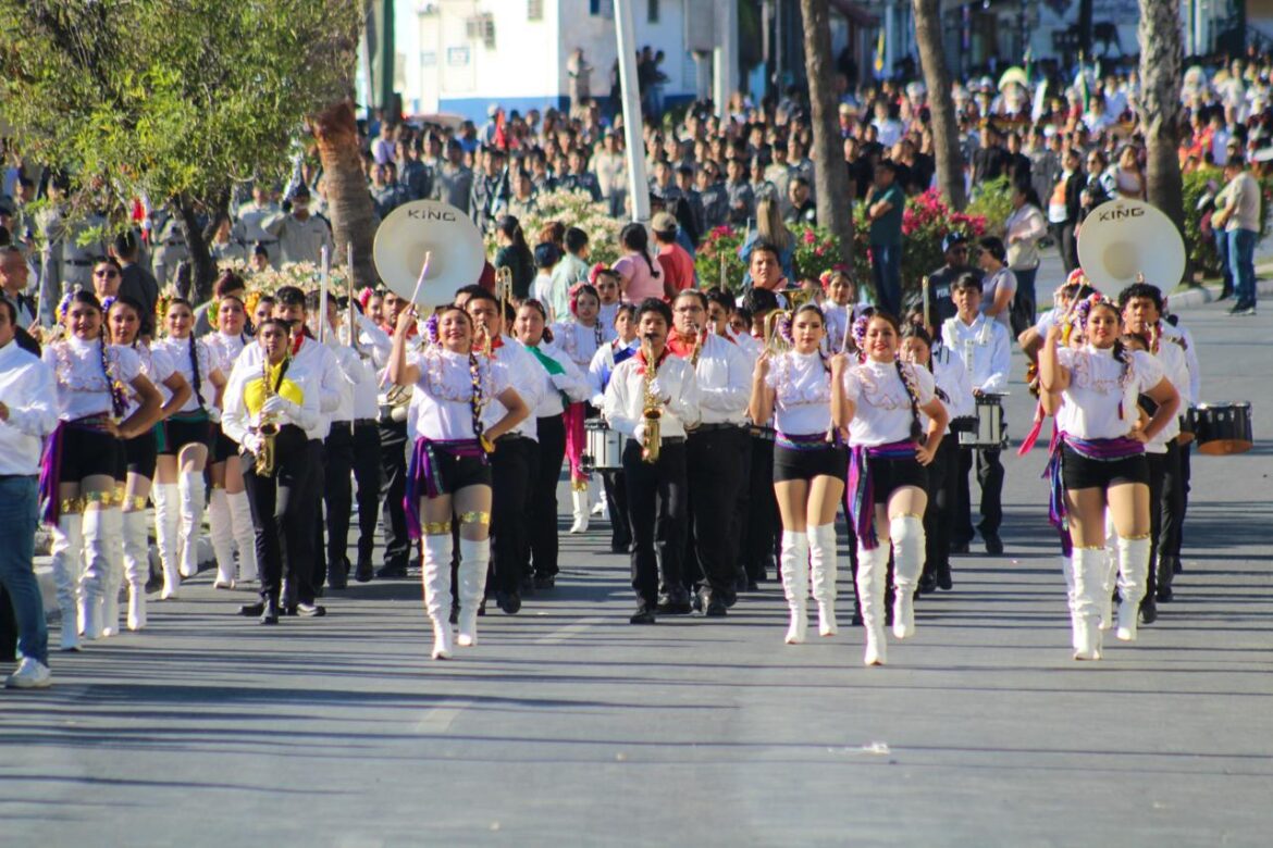 Engalanó Broncos Marching Band Desfile del 114 Aniversario de la Revolución Mexicana