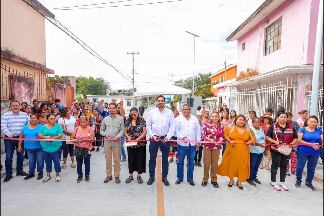 Inauguró Carlos Peña Ortiz pavimentación por más de 5.7 MDP con vecinos de la Santa Cruz