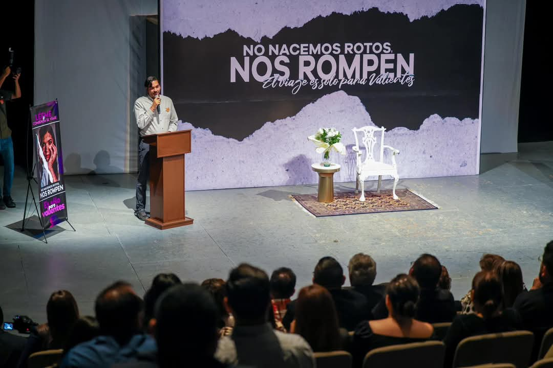 Presentó Alcalde obra literaria de Raquel Ramírez Rodríguez