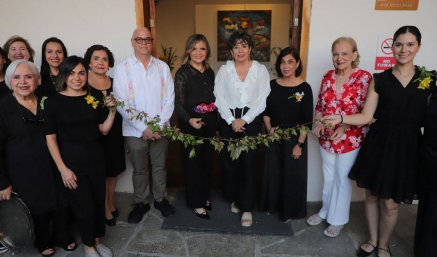 INAUGURAN EXPOSICIÓN “ARTE Y FLORES CREACIÓN Y NATURALEZA”