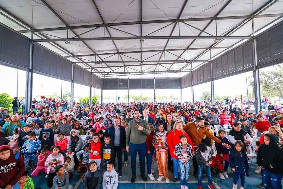 Felices disfrutaron más de 3 Mil personas, Posada Navideña con Carlos Peña Ortiz