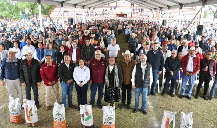 RECIBEN PRODUCTORES AGRÍCOLAS DE LA ZONA NORTE DE TAMAULIPAS SEMILLA DE SORGO Y DIÉSEL