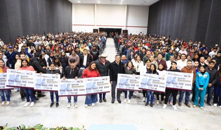 ENTREGA AMÉRICO TARJETAS DEL PROGRAMA «JÓVENES CONSTRUYENDO EL FUTURO»