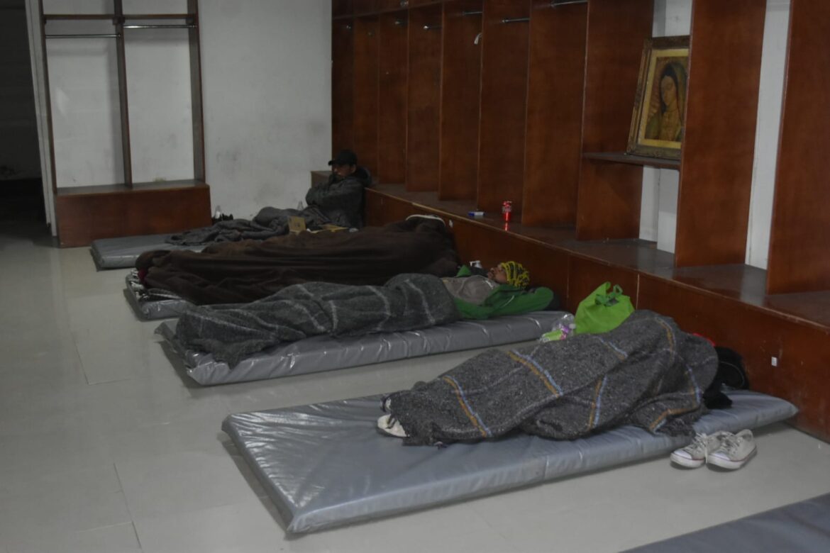 Ante clima gélido prevén habilitar refugio en el Centro de Convenciones