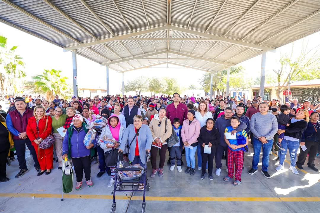 Celebra Carlos Peña Ortiz con imparable alegría a familias con Posadas Navideñas