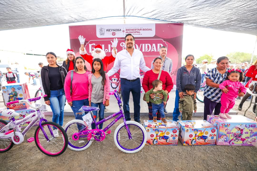 Comparten niños de la colonia Ernesto Zedillo Posada Navideña con Carlos Peña Ortiz