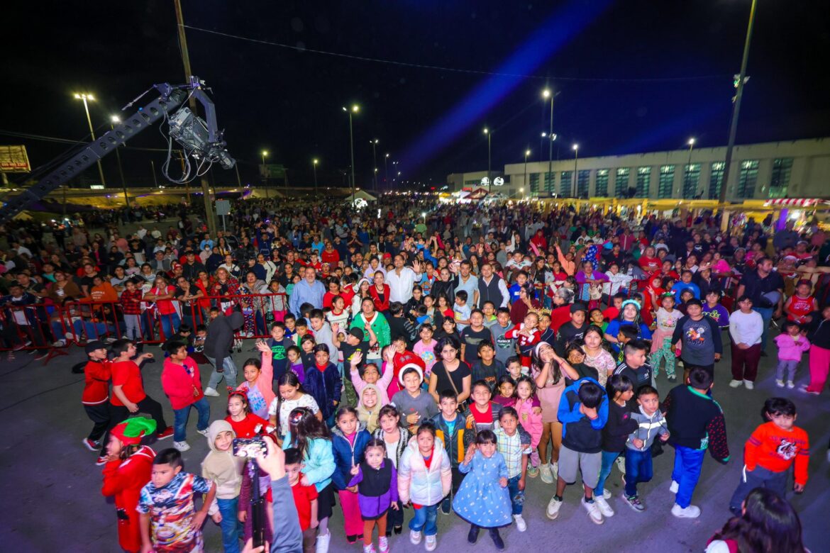 Disfrutaron mas de 76 Mil personas impresionante Desfile Navideño de mas de 250 carros alegóricos