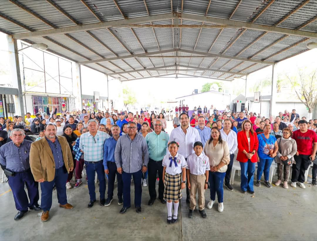 Recibió escuela primaria Auditorio de usos múltiples del Gobierno de Carlos Peña Ortiz