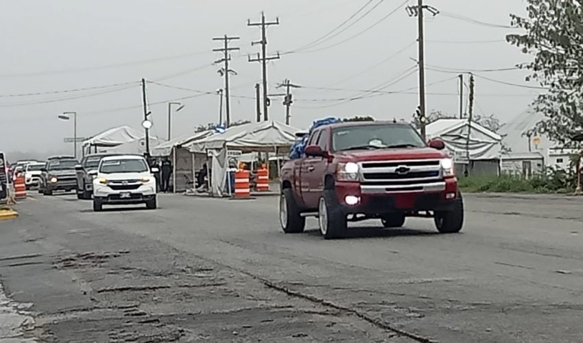 GUARDIA ESTATAL BRINDA SEGURIDAD A CARAVANA DE PAISANOS