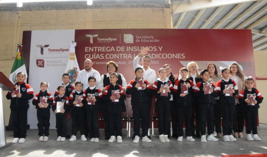 CUMPLE GOBERNADOR A EDUCANDOS, ENTREGA EQUIPO TECNOLÓGICO Y MOBILIARIO ESCOLAR