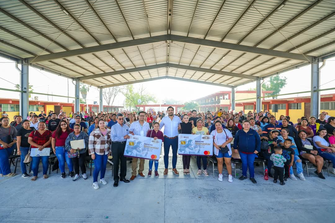 Avanza entrega de Becas con apoyo del Alcalde Carlos Peña Ortiz.