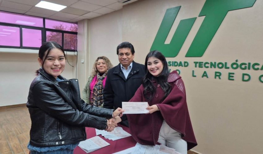 ENTREGA UNIVERSIDAD TECNOLÓGICA DE NUEVO LAREDO BECAS A ESTUDIANTES DESTACADOS